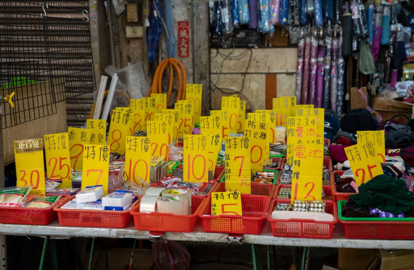 A Taiwanese market stall with handwritten yellow price signs in Chinese.